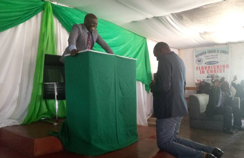 2021 KAPIRI MPOSHI TOWN COUNCIL CHAIRPERSON CONTENDER ALSO ASPIRING MEMBER OF PARLIAMENT BRIAN NKOLOLA DONATES 15 POCKETS OF CEMENT TO REFORMED CHURCH IN ZAMBIA.